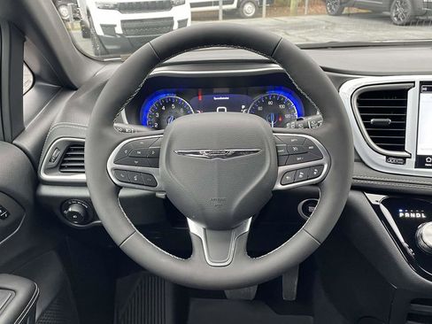 New 2026 Chrysler Pacifica Select FWD image 22