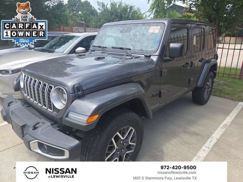 Used 2025 Jeep Wrangler Unlimited Sahara AWD/4WD image 1