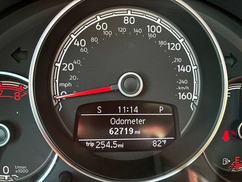 Used 2019 Volkswagen Beetle 2.0T SE FWD image 31