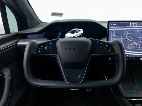 Used 2022 Tesla Model X image 17