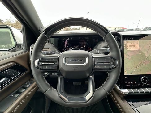 Used 2025 GMC Yukon Denali Ultimate image 10