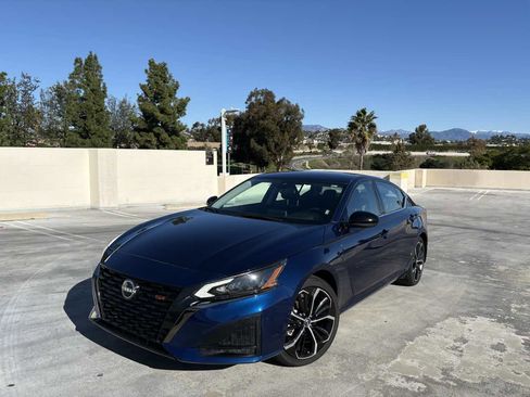 Used 2024 Nissan Altima 2.5 SR image 3