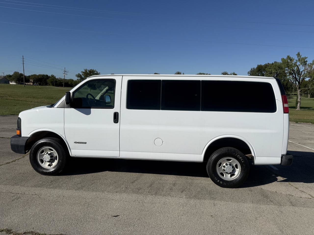 Used 2006 Chevrolet Express 3500 w/ Power and Light Package RWD image 3