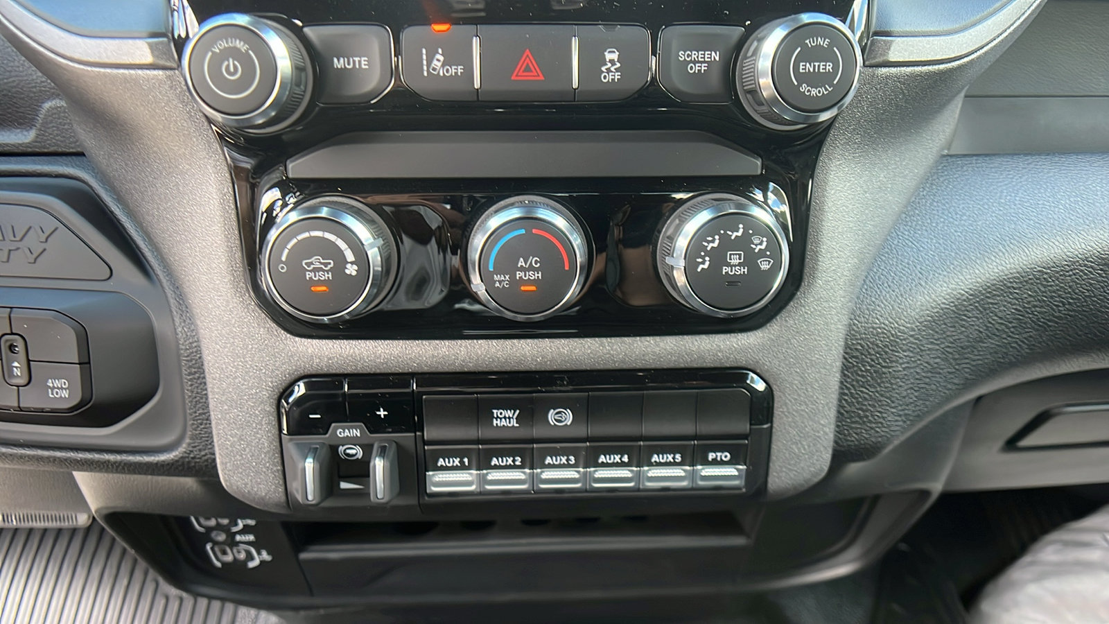 New 2025 RAM 3500 Tradesman AWD/4WD image 24