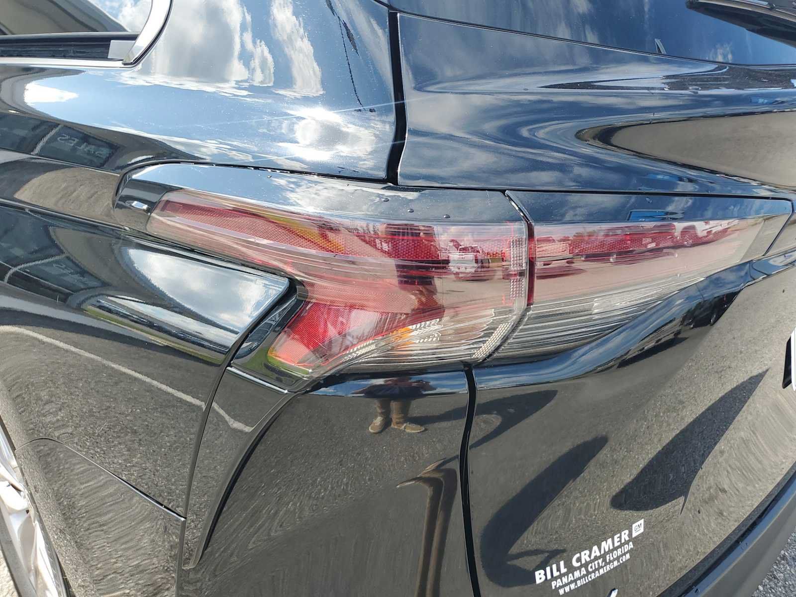 Used 2025 Toyota Sienna LE FWD image 4
