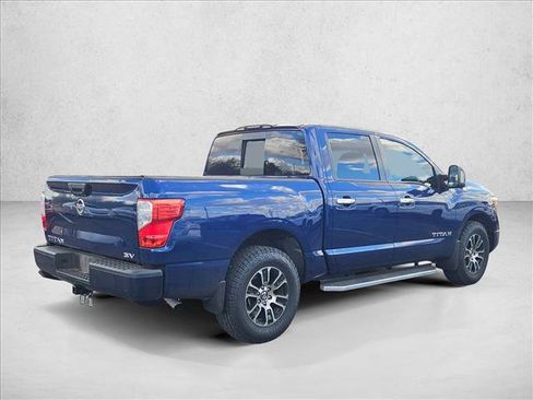 Used 2021 Nissan Titan SV w/ SV Convenience Package image 5