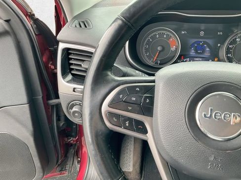 Used 2019 Jeep Cherokee Limited AWD/4WD image 20