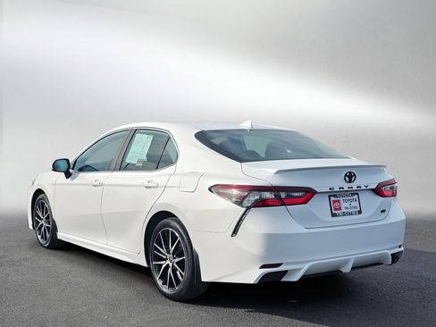 Used 2023 Toyota Camry SE w/ Cold Weather Package image 3