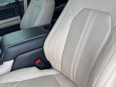 Certified 2023 Ford Expedition Platinum AWD/4WD image 5