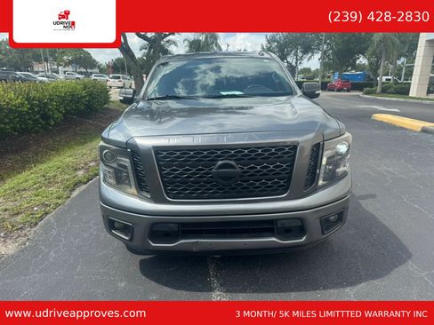 Used 2018 Nissan Titan SV w/ SV Convenience Package RWD image 2