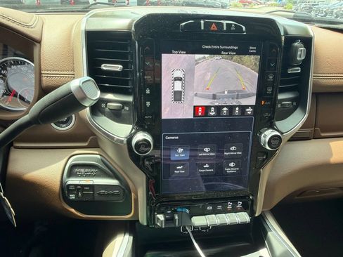 Used 2022 RAM 2500 Laramie AWD/4WD image 11
