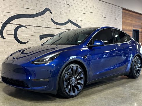 Used 2024 Tesla Model Y Performance image 10