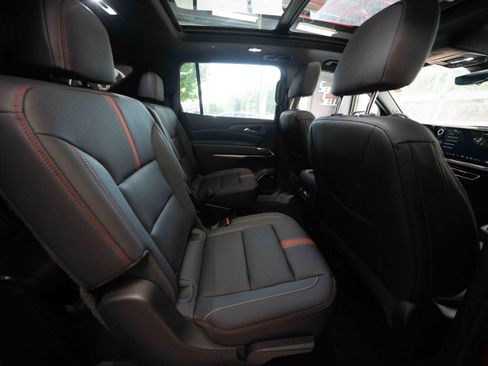 Used 2024 Chevrolet Traverse RS AWD/4WD image 25