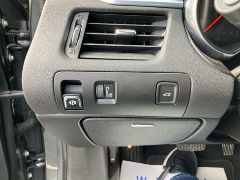 Used 2019 Chevrolet Impala LT FWD image 10