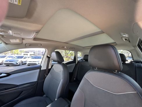 Used 2024 Volkswagen Taos SE FWD image 19