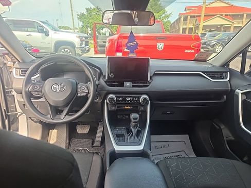 Used 2024 Toyota RAV4 XLE FWD image 5