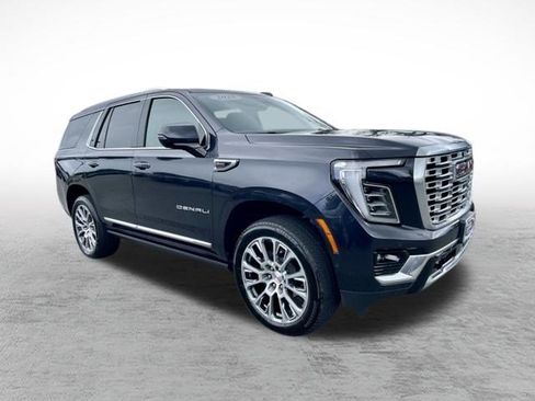 Used 2025 GMC Yukon Denali w/ Denali Reserve Package AWD/4WD image 3