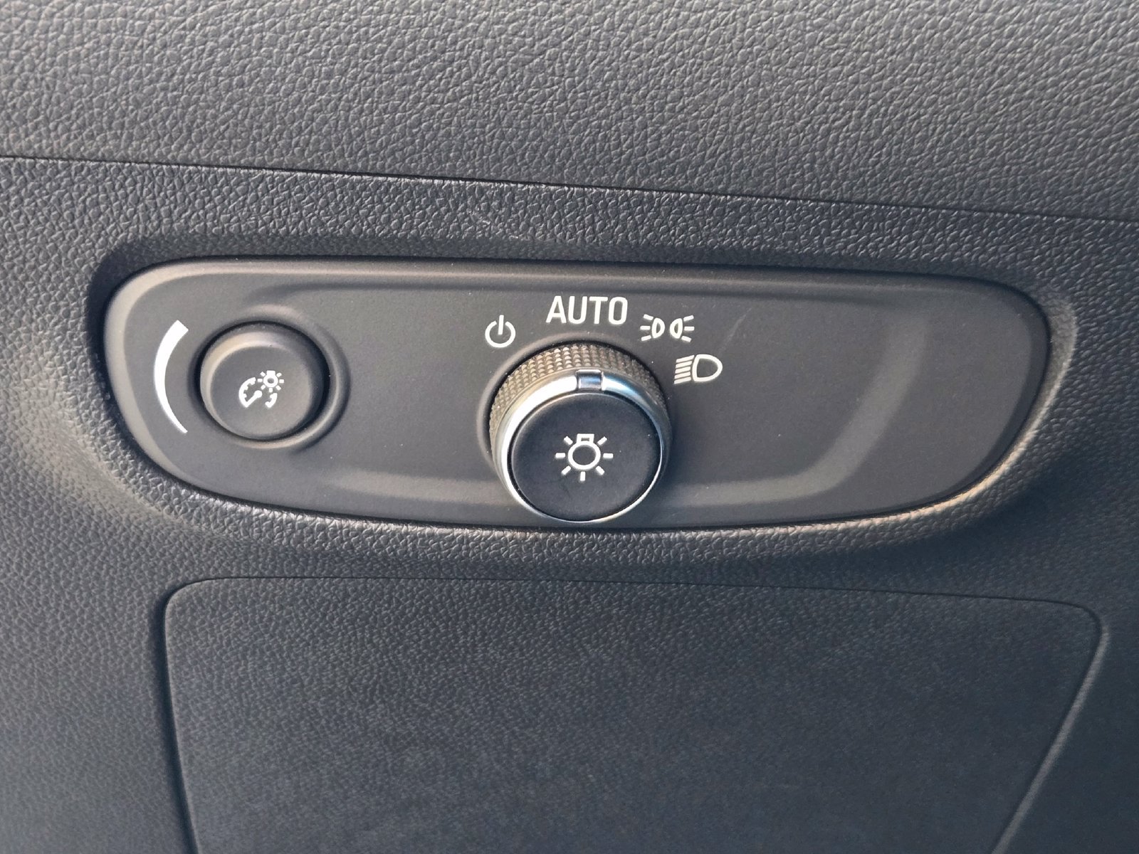 Used 2025 Buick Encore GX Sport Touring w/ Comfort Package FWD image 21