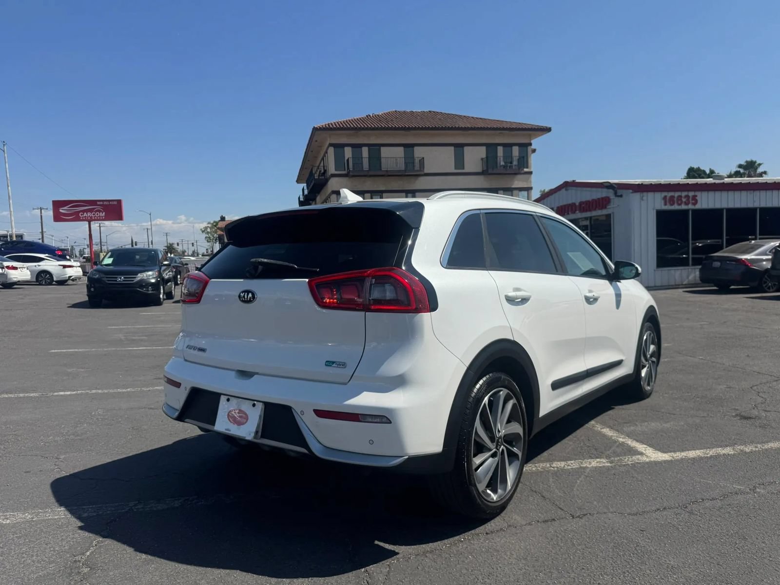 Used 2017 Kia Niro Touring w/ Advanced Technology Package FWD image 9