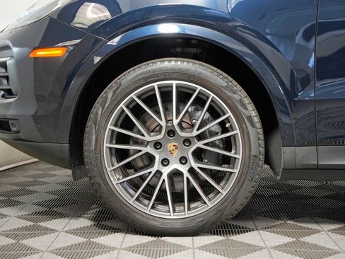 Certified 2023 Porsche Cayenne w/ Premium Package AWD/4WD image 12