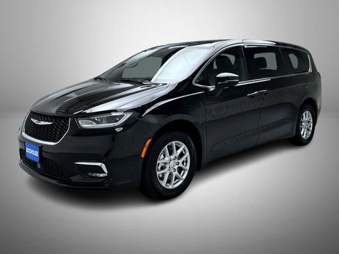Used 2025 Chrysler Pacifica Select FWD image 1