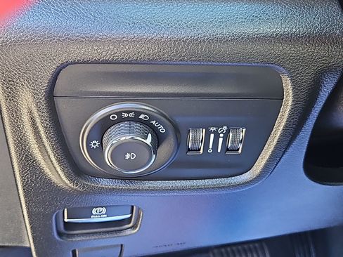 Used 2023 Jeep Grand Cherokee Limited w/ Luxury Tech Group II image 12