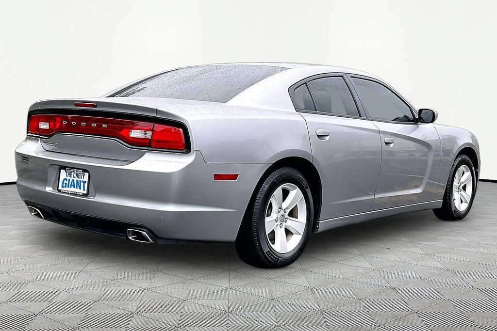 Used 2014 Dodge Charger SE RWD image 6
