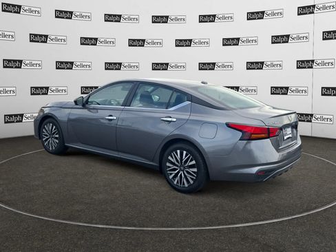 Used 2025 Nissan Altima 2.5 SV FWD image 4