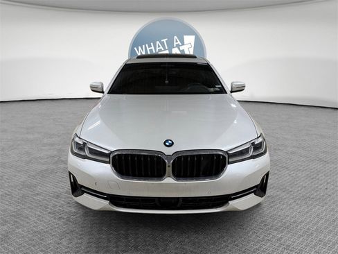 Used 2021 BMW 530i xDrive image 9