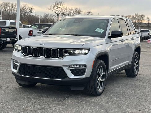 Used 2023 Jeep Grand Cherokee Limited image 7