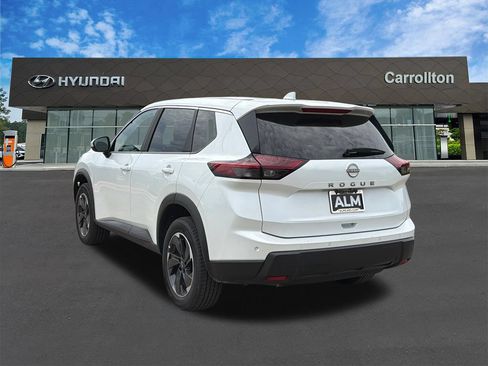 Used 2025 Nissan Rogue SV FWD image 7