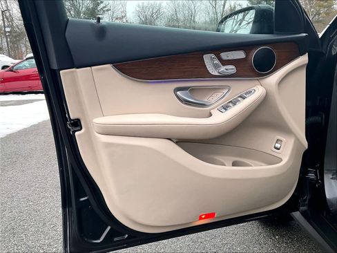 Used 2022 Mercedes-Benz GLC 300 GLC 300 image 9