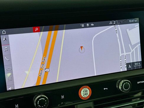 Certified 2025 Porsche Macan T image 19