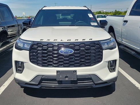 Used 2025 Ford Explorer ST-Line w/ ST-Line Street Pack AWD/4WD image 3