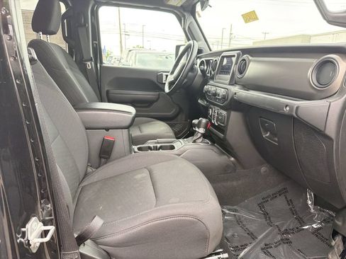 Used 2023 Jeep Gladiator Sport AWD/4WD image 15