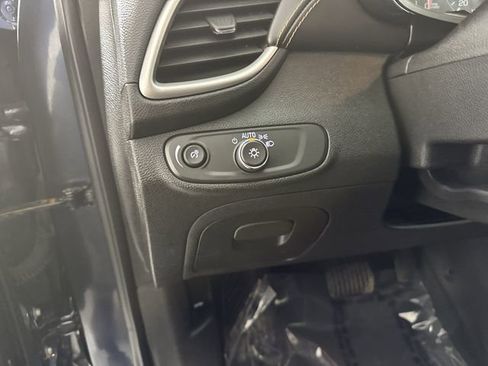 Used 2018 Chevrolet Trax LT w/ LT Convenience Package image 14