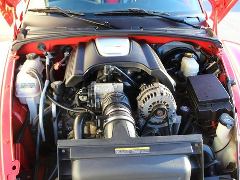 Used 2004 Chevrolet SSR w/ Preferred Equipment Group image 9