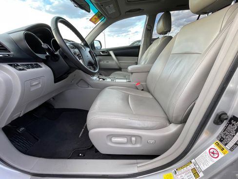 Used 2013 Toyota Highlander SE image 13