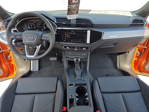 New 2025 Audi Q3 2.0T Premium image 9