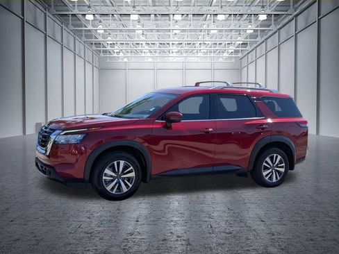 Used 2024 Nissan Pathfinder SL FWD image 5