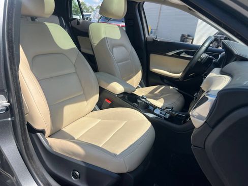 Used 2017 INFINITI QX30 Premium w/ Technology Package AWD/4WD image 38