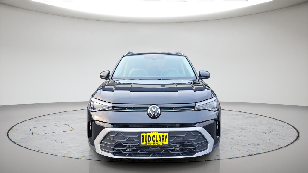 Used 2025 Volkswagen Taos SE AWD/4WD image 2
