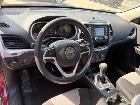 Used 2014 Jeep Cherokee Sport FWD image 13