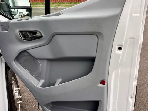 Used 2018 Ford Transit 250 148 Medium Roof image 22