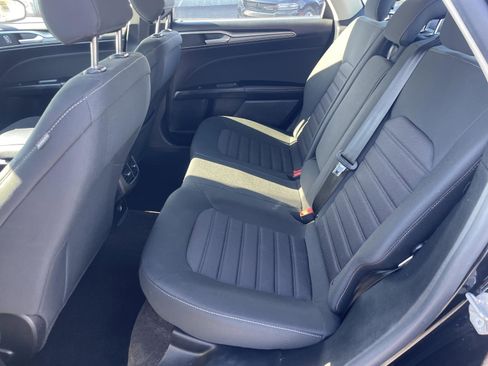 Used 2020 Ford Fusion SE image 6