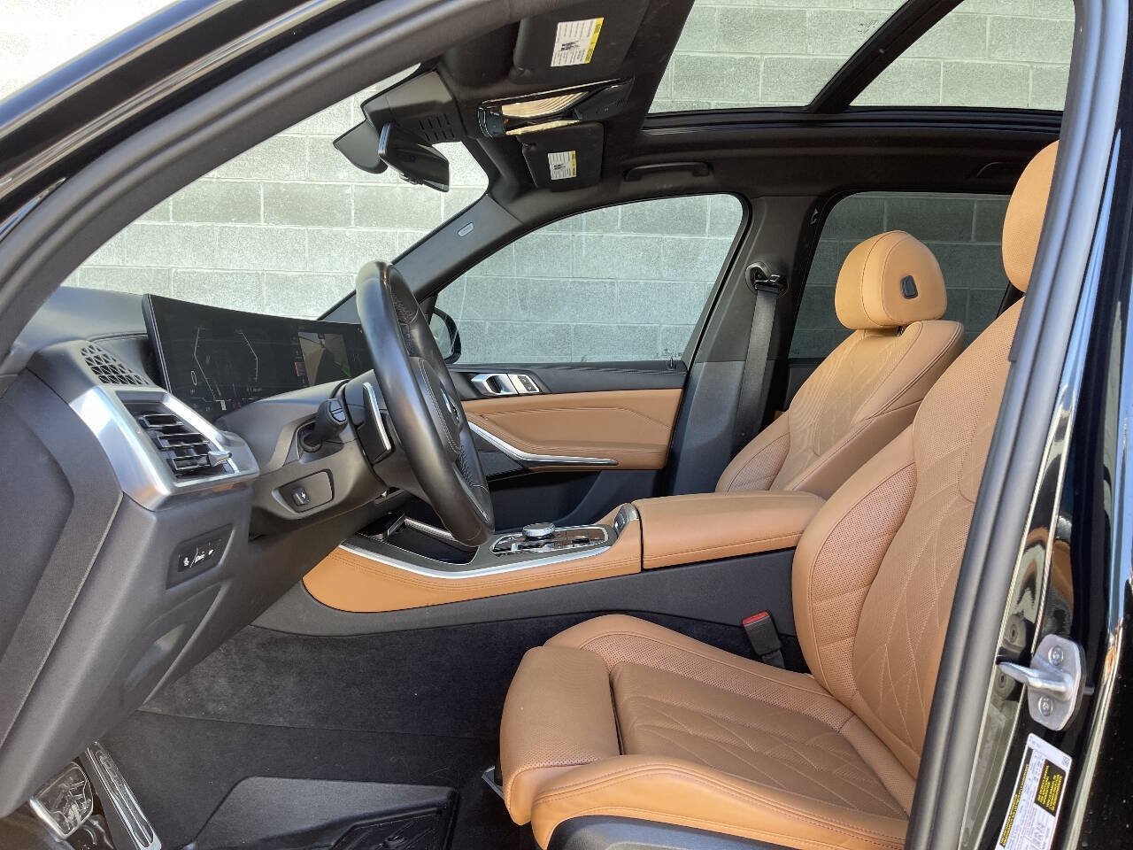 Used 2025 BMW X5 xDrive40i w/ M Sport Package AWD/4WD image 32