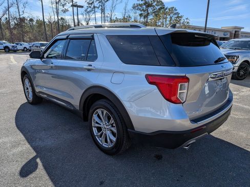 Certified 2023 Ford Explorer Limited image 6