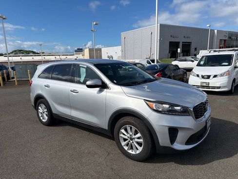 Used 2020 Kia Sorento LX image 2