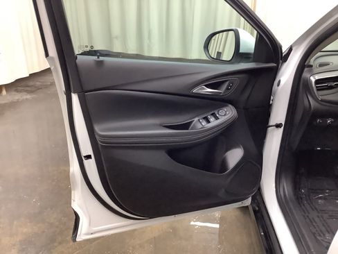 Used 2024 Buick Encore GX Sport Touring image 12