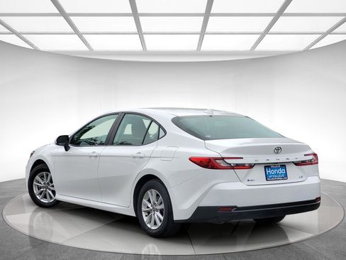 Used 2025 Toyota Camry LE FWD image 5